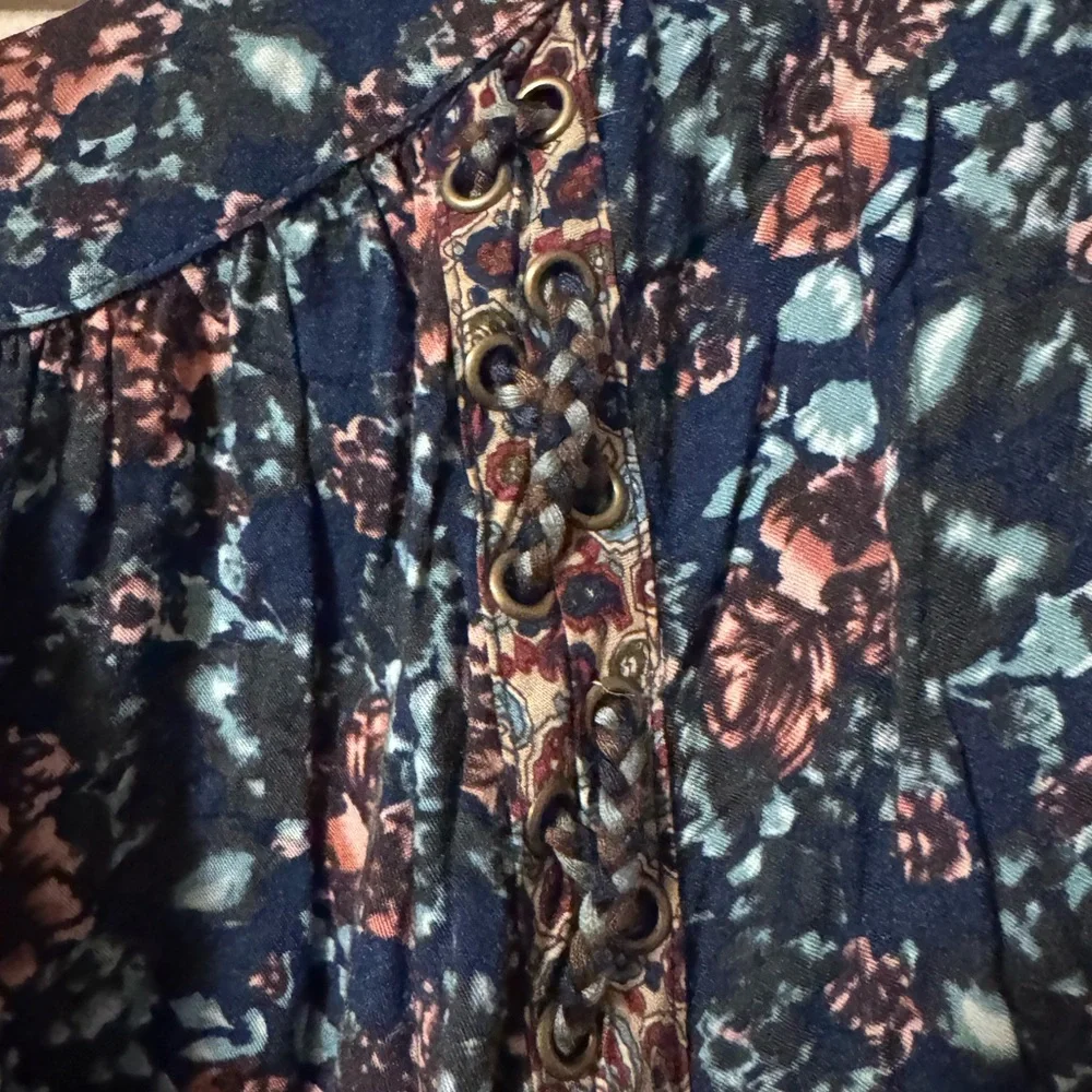 Gimmicks by BKE floral boho top Size Large - Picture 4 of 9